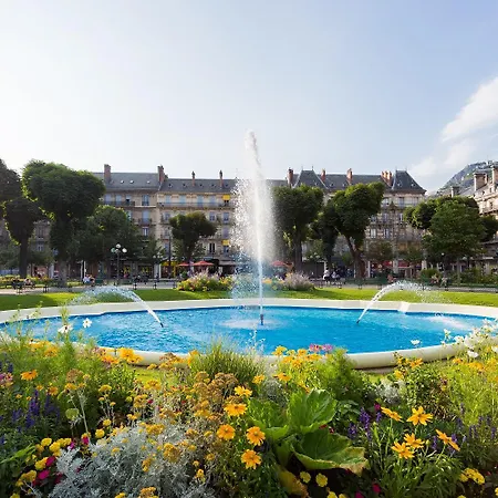 Place Victor Hugo *